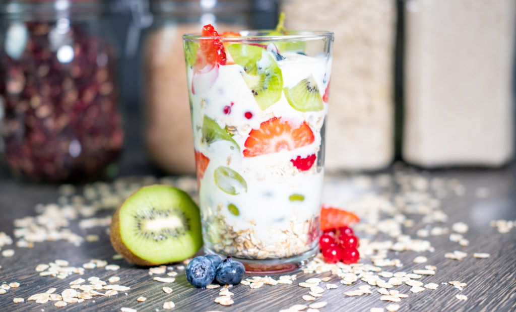 overnight oats with strawberries and kiwi